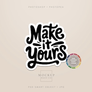 以下が含まれることがあります： 「Make it Yours」という黒い手書き風の文字が書かれた白いステッカー。右側にカラーホイールのグラフィック。背景は薄いベージュ色。