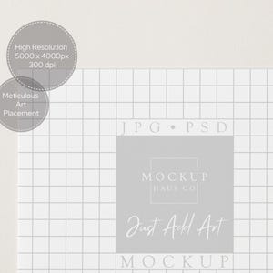 Puede incluir: Maqueta digital con fondo de cuadr&iacute;cula y texto "JPG PSD" y "MOCKUP". La imagen incluye el texto "Alta resoluci&oacute;n 5000 x 4000px 300 dpi" y "Colocaci&oacute;n de arte meticulosa". Tambi&eacute;n es visible el logotipo de Mockup Haus Co.
