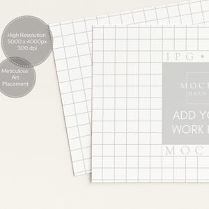 K&ouml;nnte beinhalten: Ein Mockup-Bild mit zwei wei&szlig;en Papieren mit einem hellgrauen Rastermuster, von denen sich eines teilweise &uuml;berlappt. Der Text lautet "High Resolution 5000 x 4000px 300 dpi" und "Meticulous Art Placement".