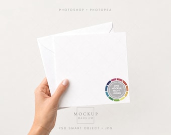 Maqueta PSD de tarjeta de felicitación cuadrada plegable / Fondo que cambia de color / Sobre (Opción Kraft)