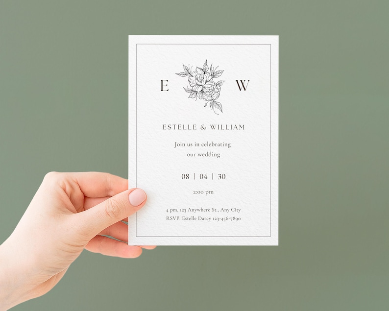 Peut inclure: Une invitation de mariage blanche avec un motif floral et les initiales "E" et "W". L'invitation comprend les noms "Estelle & William", la date, l'heure et les informations RSVP. Le fond est vert olive.