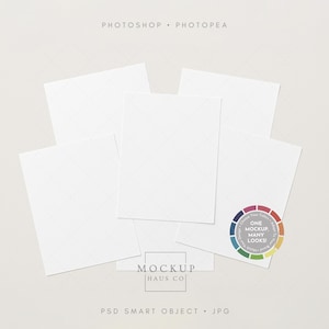 Peut inclure: Maquette avec cinq cartes rectangulaires blanches superposées sur un fond beige clair. Un cercle chromatique et le texte "ONE MOCKUP, MANY LOOKS!" sont visibles en bas à droite. Le texte "MOCKUP HAUS CO" est également présent.