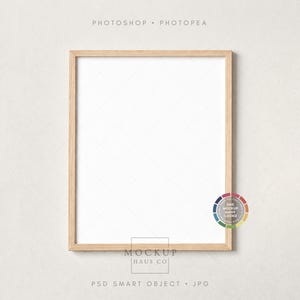 Puede incluir: Un juego de tres tazas de cerámica con un acabado mate moteado. Las tazas son de color crema, gris claro y gris oscuro. Cada taza tiene un diseño simple y minimalista.