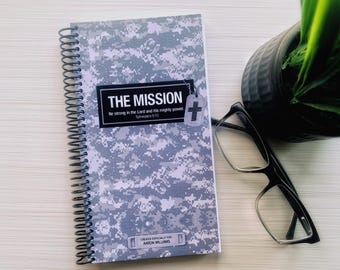 Cadeau voor ingezeten / Gepersonaliseerde gebedsdagboek / Militair cadeau - grijze camouflage