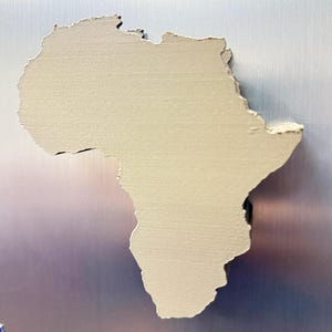 Afrikanische Karte Magnetischer Kartenhalter - anpassbares minimalistisches Design | 3D-gedruckt aus holzähnlichem PLA | Kühlschrank Dekor | 12 x 11 x 3,5 cm