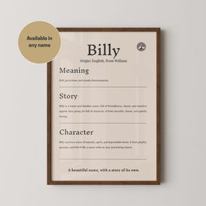 Może przedstawiać: Oprawiony wydruk z imieniem "Billy", szczegółowo opisujący jego pochodzenie, znaczenie, historię i cechy charakteru. Wydruk jest w klasycznym stylu. Okrągła naklejka w lewym górnym rogu głosi "Dostępne w dowolnym imieniu".