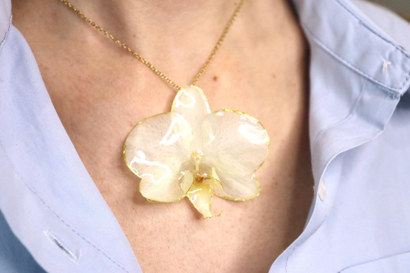 Collier Parfum Pendentif Forme Goutte Vert Acier Doré