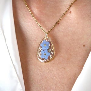 Drop Necklace with Real Forget-Me-Not Flowers and Queen Anne&#39;s Lace. Resin Necklace with Real Botanical Flowers