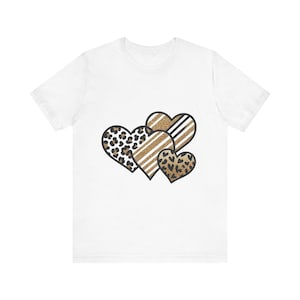Leopard Heart Unisex Tee, Cute Graphic T-Shirt, Valentine&#39;s Day Gift, Everyday Casual Wear, Trendy Animal Print Top
