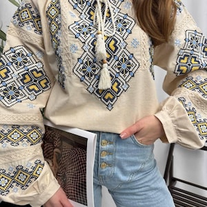 Traditional Ukrainian women&#39;s shirt