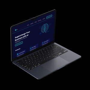 Può includere: Un laptop grigio scuro mostra un sito web con il testo "Supercharge Your Business with AI". Il sito web presenta una combinazione di colori blu e bianco con un grafico del cervello. Il laptop è su uno sfondo nero.