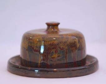 Mantequera de cerámica hecha a mano