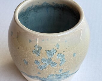 Jarrón de porcelana cristalina hecho a mano, centro de mesa de cerámica moteada en beige y azul