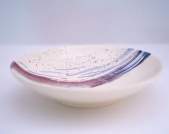 Plato de cerámica para servir hecho a mano