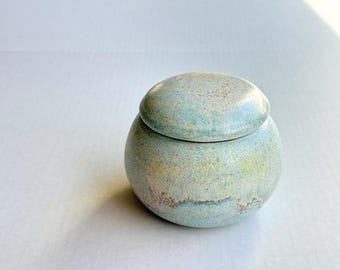 Caja de recuerdos de porcelana artesanal, tarro esférico de cerámica verde azulado mate
