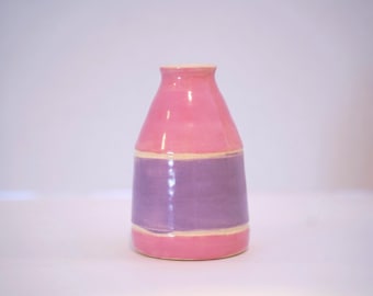 Jarrón alto de cerámica hecho a mano