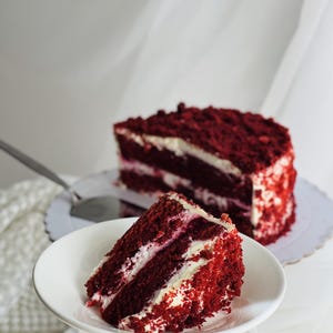 Ricetta della torta Red Velvet in PDF, Pan di Spagna umido, inserto di frutta e crema, torta a strati facile ed elegante, download digitale