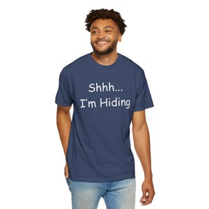 100%コットンTシャツ クルーネック シーッ…隠れてるよTシャツ 半袖 ユニセックス セルフケアリマインダー、内向的な人のためのTシャツ