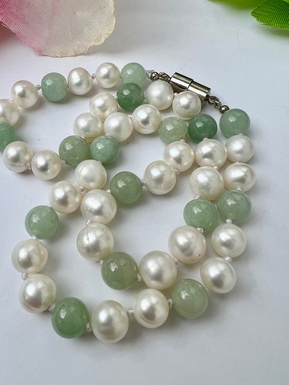 8.5-9mm genuine natural jade and  Freshwater Pearl