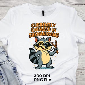 Actuellement engagé dans des manigances PNG, raton laveur impertinent Png amusant, citations sarcastiques png, tendance raton laveur Meme SVG, design par sublimation