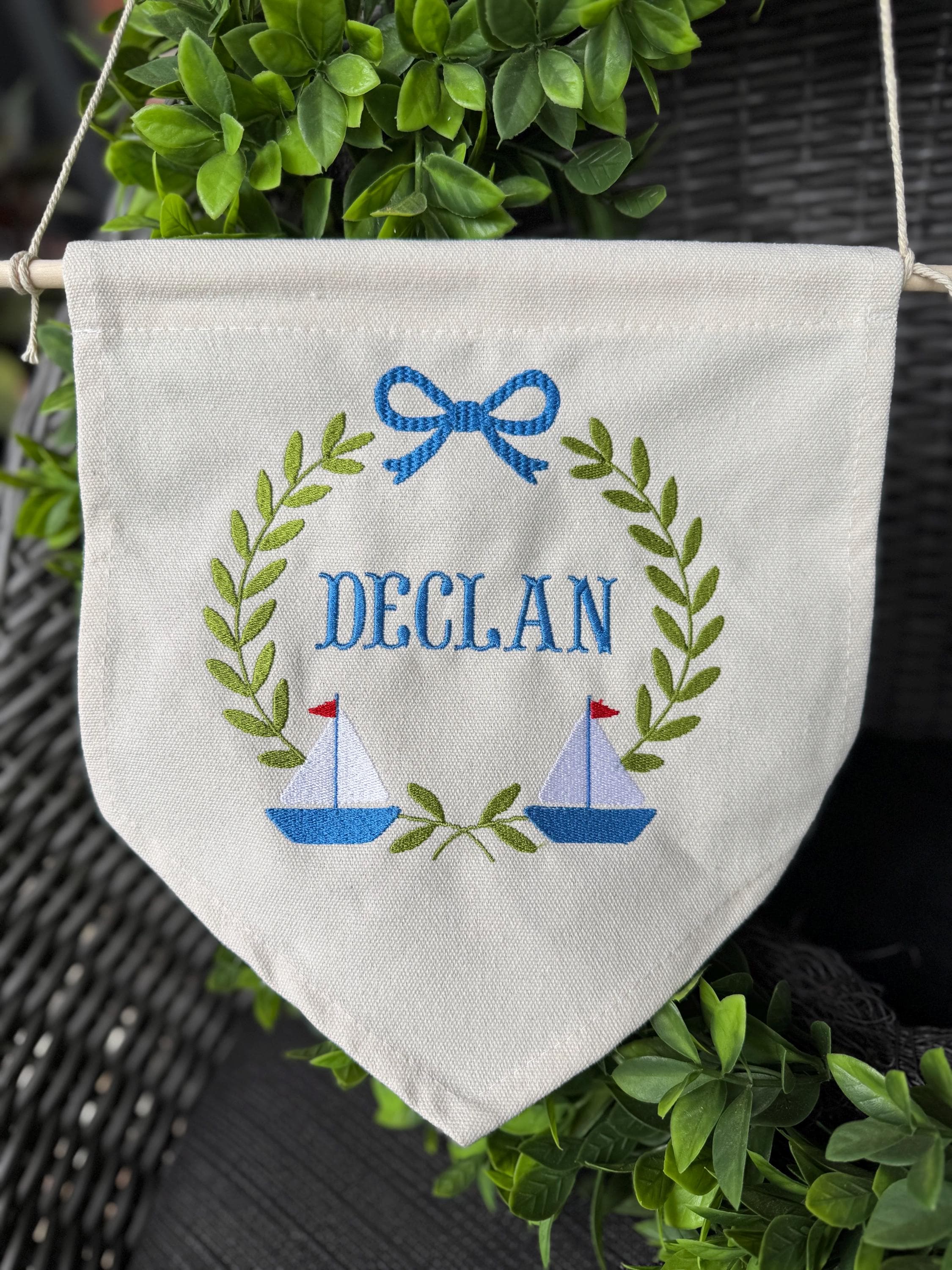 ハンドメイド Sailboat Monogram Wreath Embroidery Design, Baby Birth Stats Frame