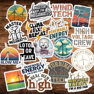 Puede incluir: Una colección de pegatinas con aerogeneradores y texto relacionado. Los diseños incluyen frases como "Master of the Megawatts", "Renewable Energy" y "Wind Tech". Las pegatinas son de varias formas y colores, con una estética vintage.