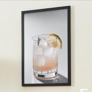 Pastellrosa realistischer Cocktail Poster