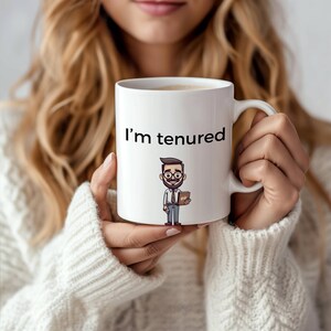 Mok voor vaste aanstelling, grappig cadeau voor een professor, cadeau voor vaste aanstelling, viering van de vaste aanstelling van een faculteit, 11oz keramische koffiemok, cadeau voor het pensioen van een universitair docent