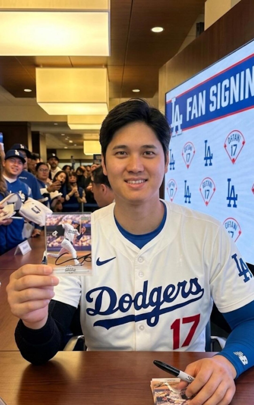 Tarjeta de béisbol autografiada por Shohei Ohtani en persona, Dodgers ...