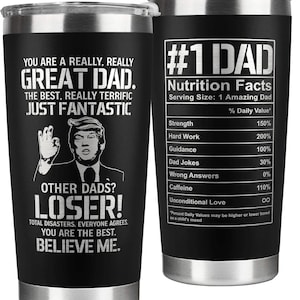 K&ouml;nnte beinhalten: Schwarzer isolierter Becher mit wei&szlig;em Text. Eine Seite zeigt "You are a really, really great dad" mit einer Karikatur und "Other Dads? Loser!". Die andere Seite hat "#1 Dad" und eine N&auml;hrwertangaben-Parodie.