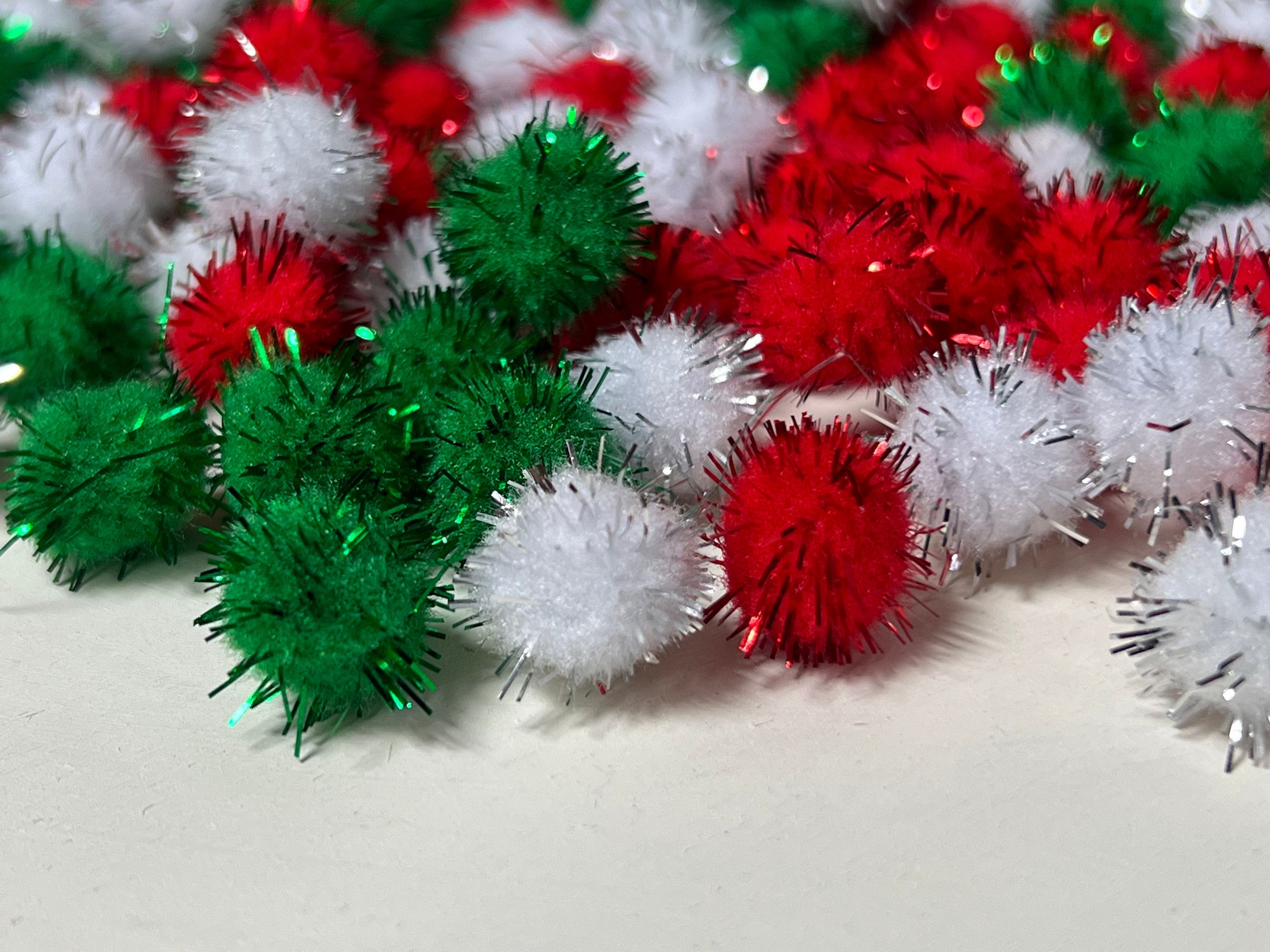 Christmas Pom Poms Tinsel Balls RED GREEN WHITE Craft 25mm YYCRAFT