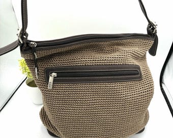 The Sak Taupe gehaakte schoudertas bruine canvas bies met rits aan de voorkant Boho