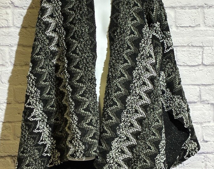 SO Women Black White Textured Open Front Wrap Cardigan Poncho One Size