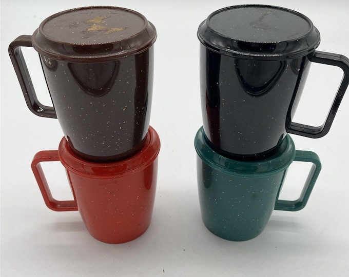 Vintage Melmac Melamine Mugs Cups Lids Set of 4 Peoria Plastics MCM