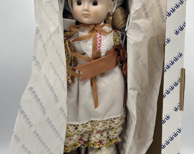 NEW IN BOX Vintage 14” Mary Had a Little Lamb Wind Up Music Box doll w/baby lamb