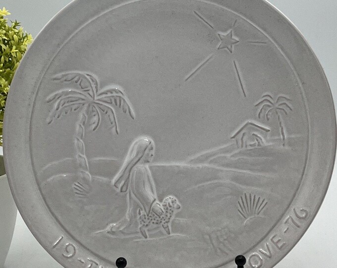 Frankoma 1976 Annual Christmas Plate • “The Gift of Love” • Vintage Pottery Art