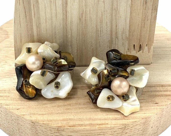 Vintage Japan Mother of Pearl Shell Cluster Clip Earrings Pink Pearl Center