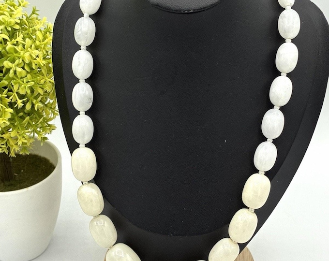 Vintage Graduated White Oval Bead Necklace 24 Inch Moonstone Agate Mid Century