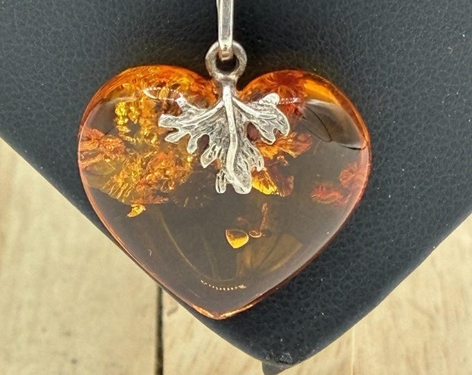 Warm Honey Heart Pendant Necklace – Sterling Silver 925 Leaf Detail Chain