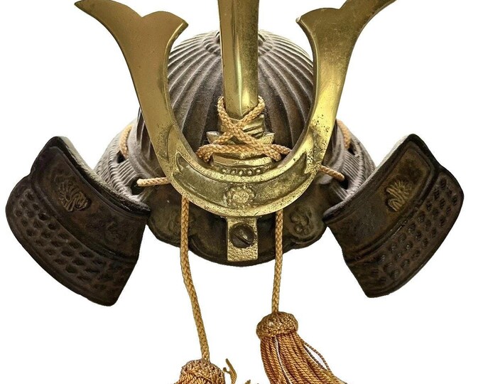 Vintage Japanese Cast Iron Brass Samurai Kabuto Helmet Miniature Kusunoki 7 Inch