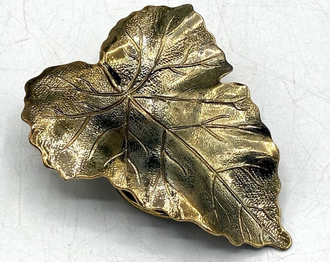 Vintage Gold Tone Double Leaf Brooch Scarf Clip Figural Botanical Textured 1.75"