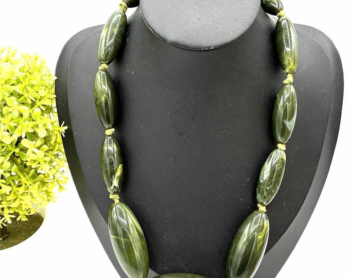 Vintage 2007 Xhilaration Target Green Lucite Bead Necklace 16” NWT