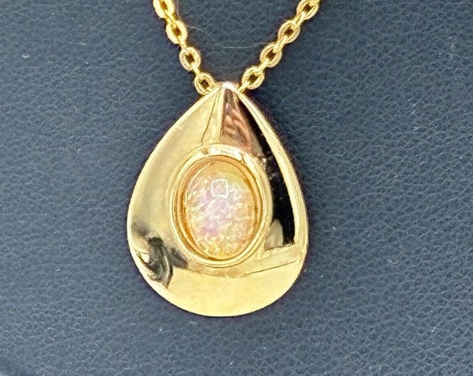 Vintage Gold Tone Teardrop Pendant Necklace Opal Look Glass Cabochon 17 Inch