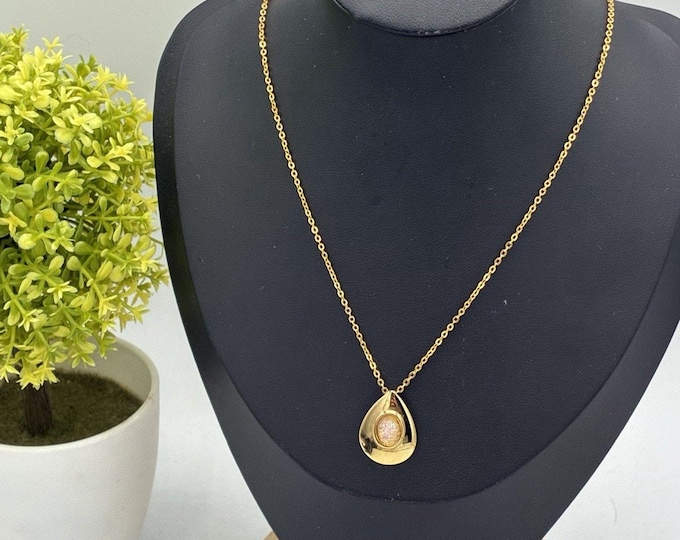 Vintage Gold Tone Teardrop Pendant Necklace Opal Glass Cabochon Cable Chain 17”