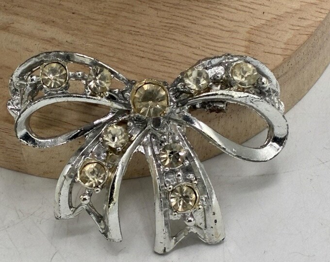 Vintage Silver Tone Bow Brooch Champagne Rhinestone Pin 1940s Pot Metal 2 inch