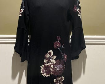 Abito INC nero ricamato – Maniche a campana, modello floreale – Taglia donna M