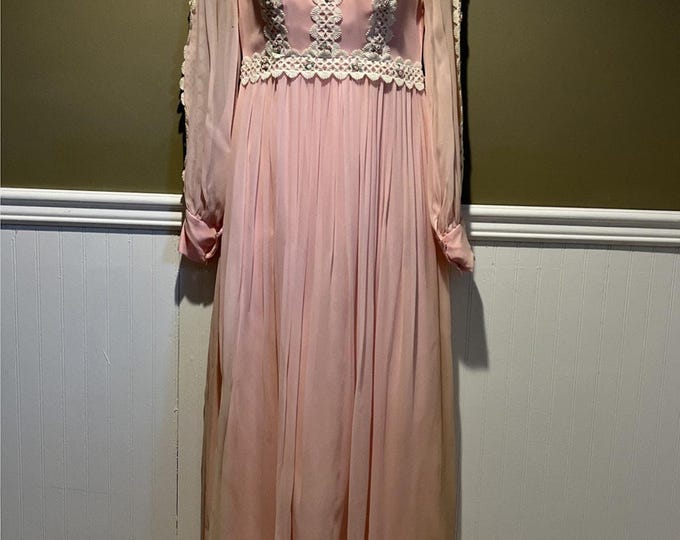 Vintage Women’s LS Victorian Bridal Dress Blush W/ White Lace Modest Sz Small?