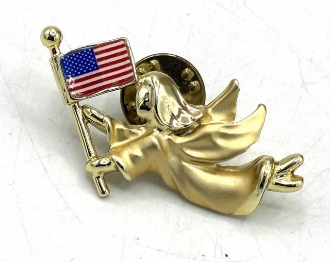 GIGI Angel American Flag Brooch Gold Tone Patriotic USA Signed Pin