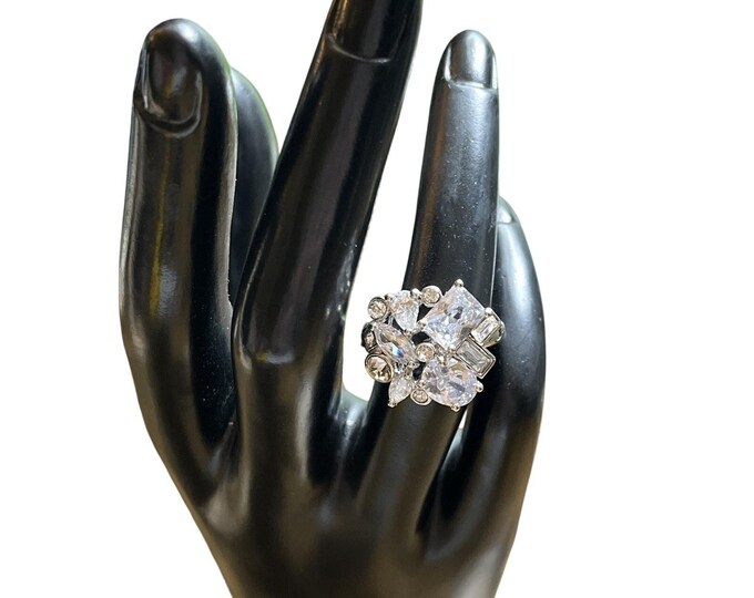 Avon Nataliya V. Collister Cluster Ring — Silvertone Rhinestone Size 7 Vintage
