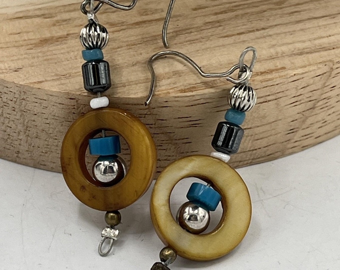 Vtg mother-of-pearl shells turquoise beads silver-tone Dangle Earrings Southwest